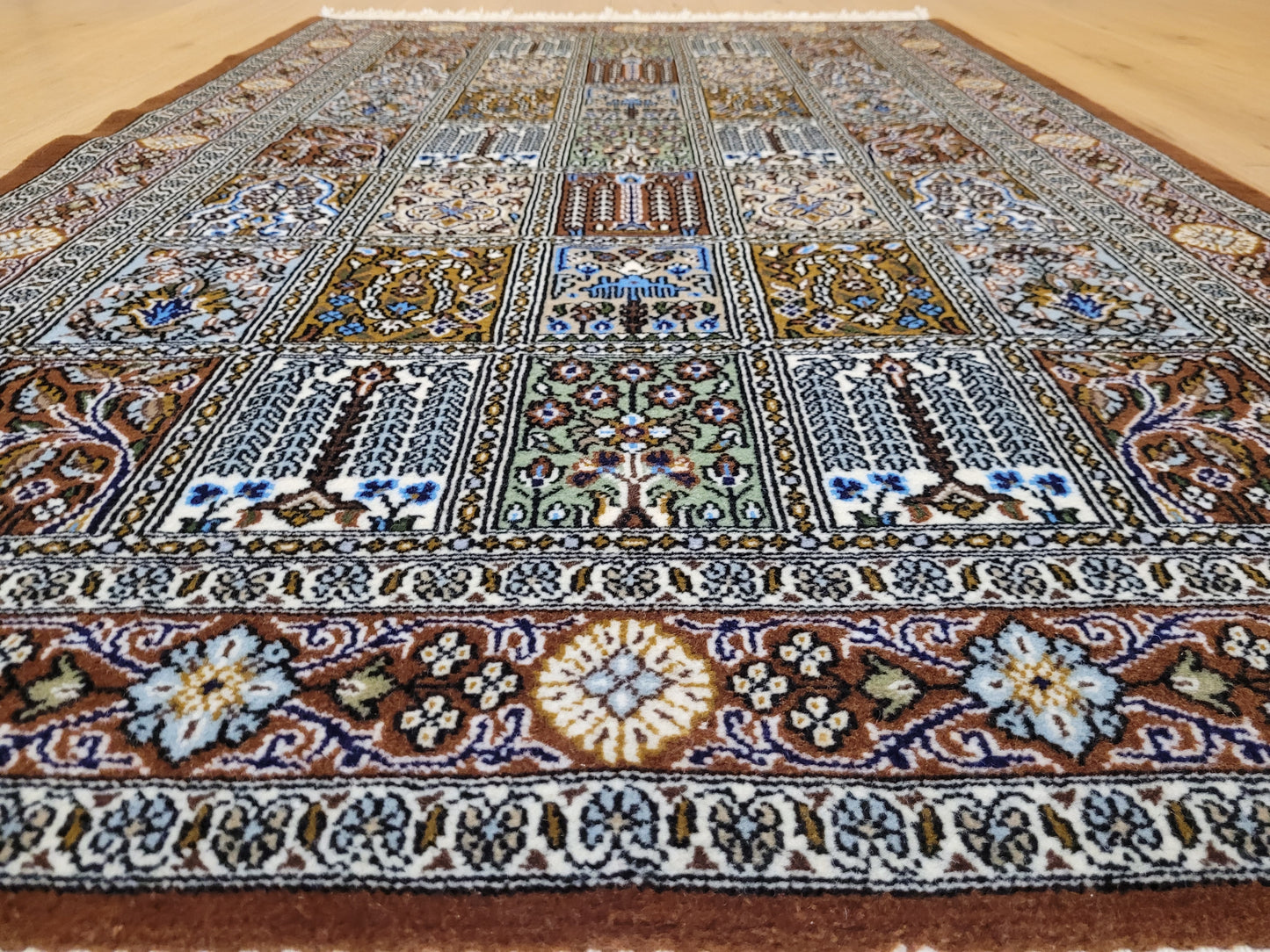 Ghom Teppich Korkwolle Gartenmotiv feine Knüpfkunst