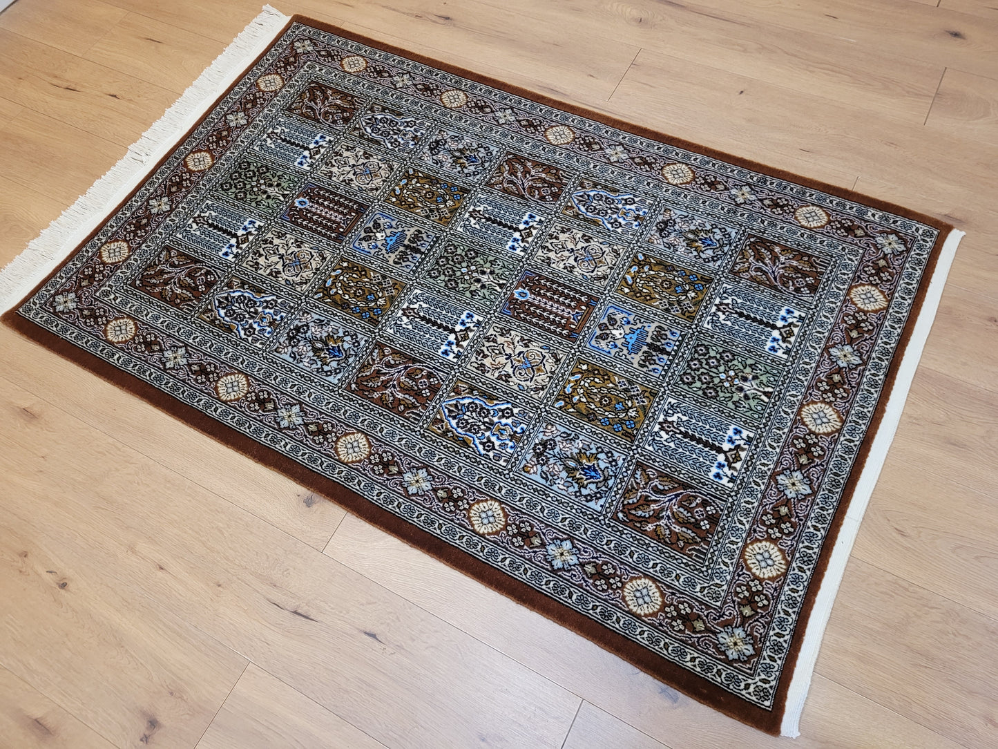 Ghom Teppich Korkwolle Gartenmotiv feine Knüpfkunst