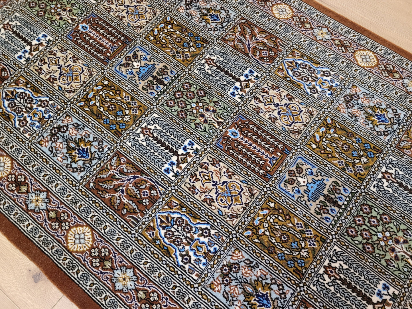 Ghom Teppich Korkwolle Gartenmotiv feine Knüpfkunst