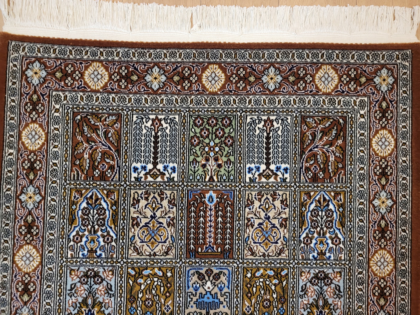 Ghom Teppich Korkwolle Gartenmotiv feine Knüpfkunst