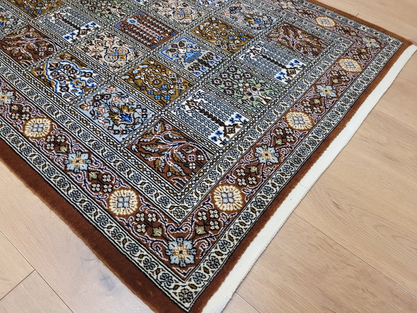 Ghom Teppich Korkwolle Gartenmotiv feine Knüpfkunst