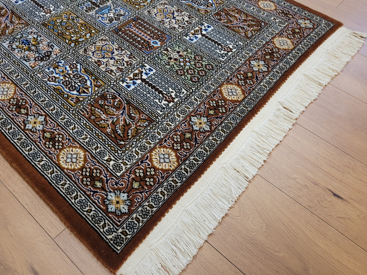 Ghom Teppich Korkwolle Gartenmotiv feine Knüpfkunst