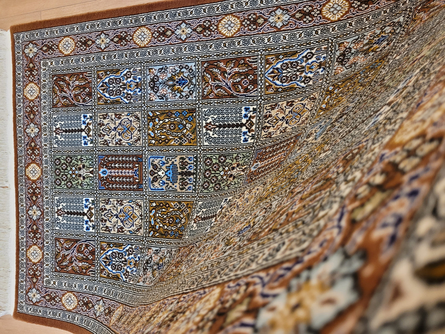 Ghom Teppich Korkwolle Gartenmotiv feine Knüpfkunst