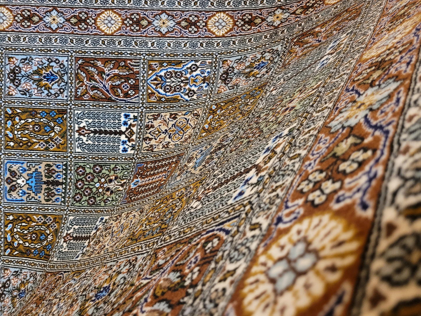 Ghom Teppich Korkwolle Gartenmotiv feine Knüpfkunst