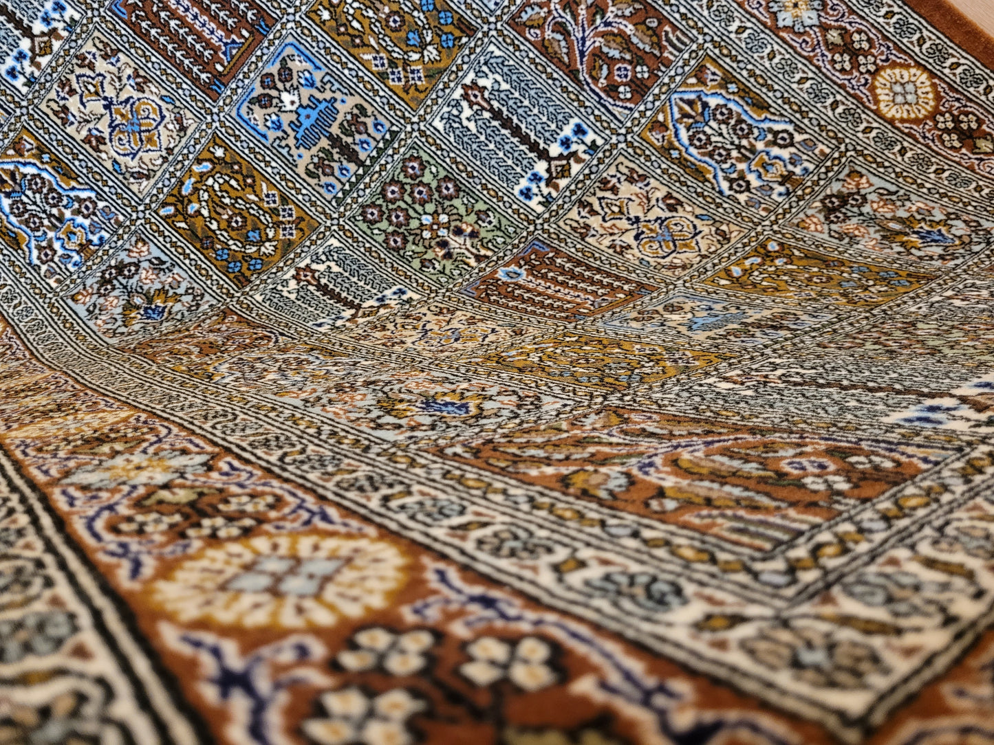 Ghom Teppich Korkwolle Gartenmotiv feine Knüpfkunst