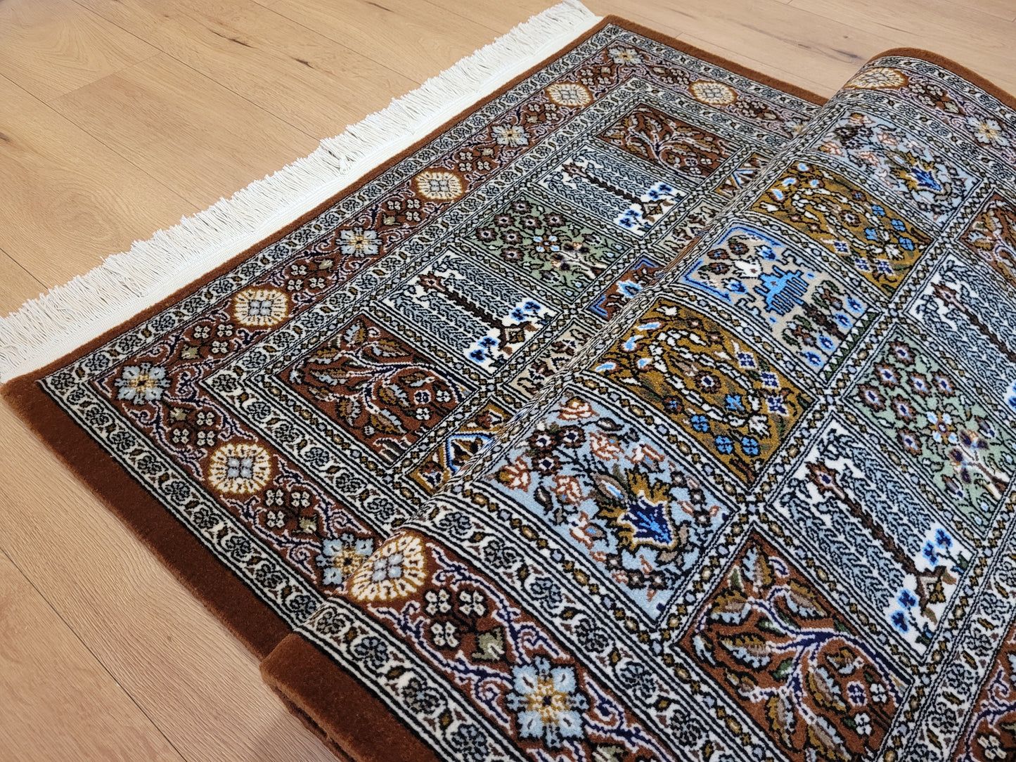 Ghom Teppich Korkwolle Gartenmotiv feine Knüpfkunst