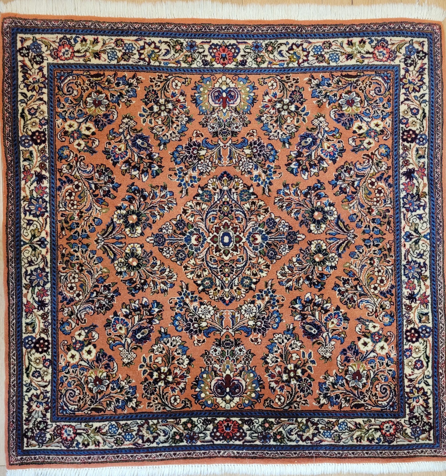 Sarough Teppich Korkwolle florales Medaillon feine Knüpfkunst