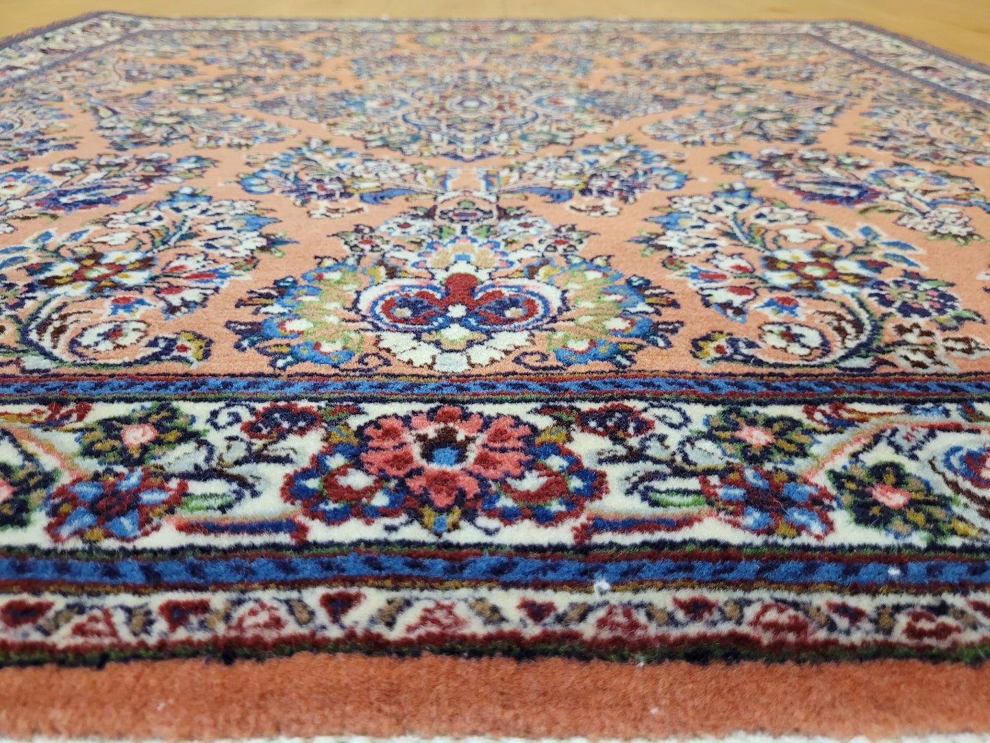 Sarough Teppich Korkwolle florales Medaillon feine Knüpfkunst