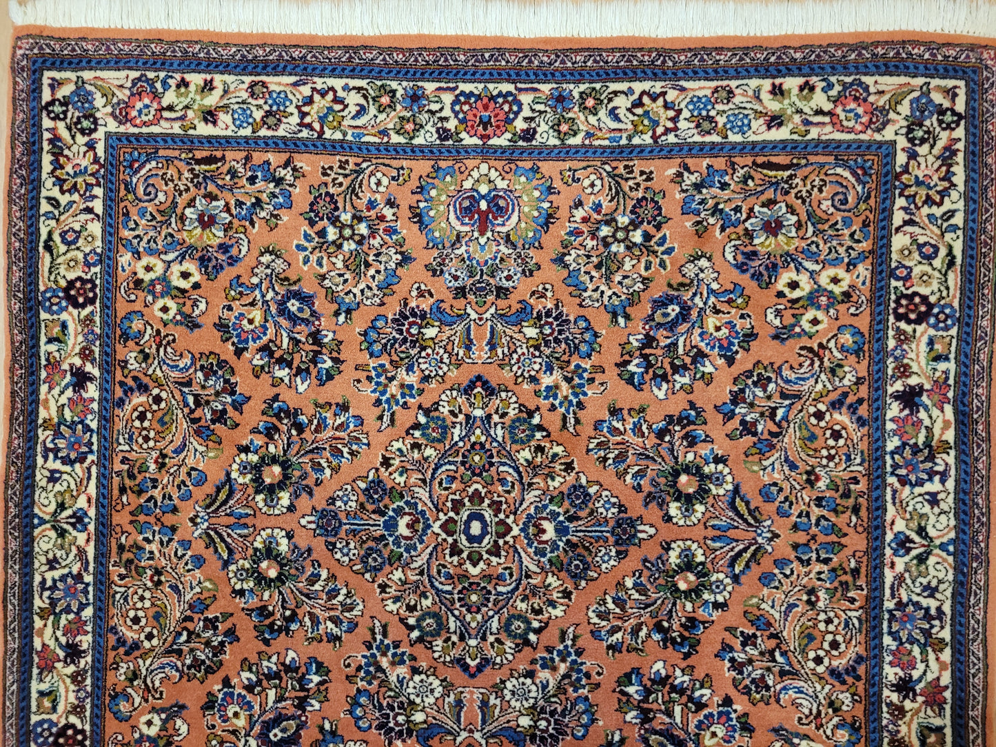 Sarough Teppich Korkwolle florales Medaillon feine Knüpfkunst