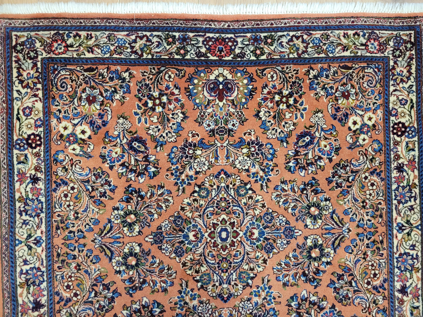 Sarough Teppich Korkwolle florales Medaillon feine Knüpfkunst