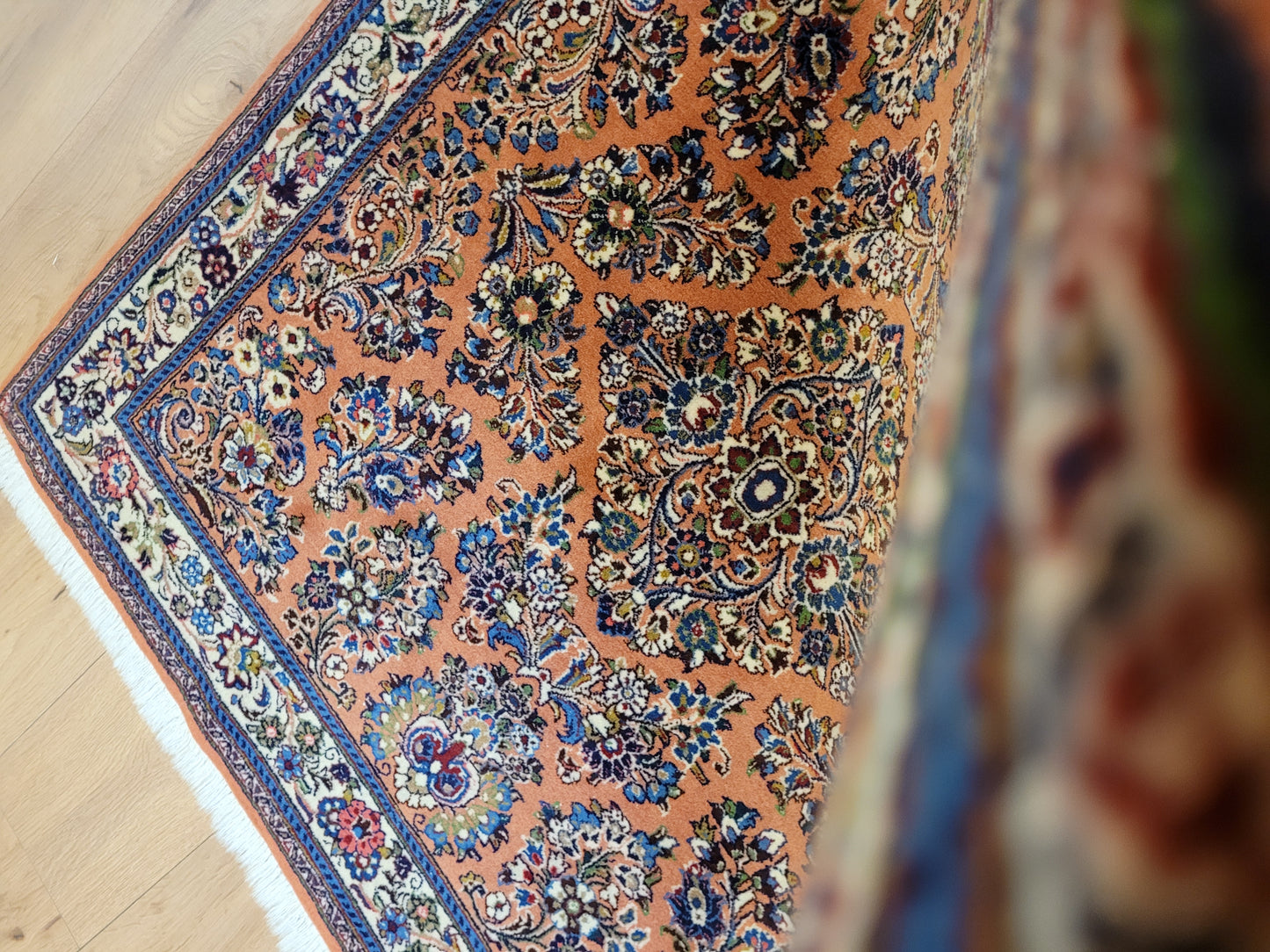 Sarough Teppich Korkwolle florales Medaillon feine Knüpfkunst