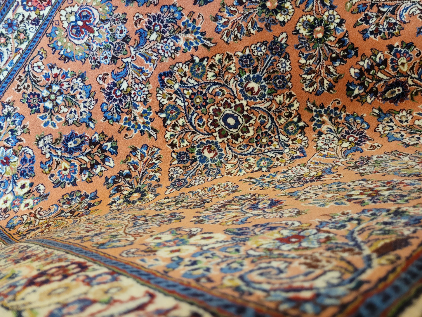 Sarough Teppich Korkwolle florales Medaillon feine Knüpfkunst