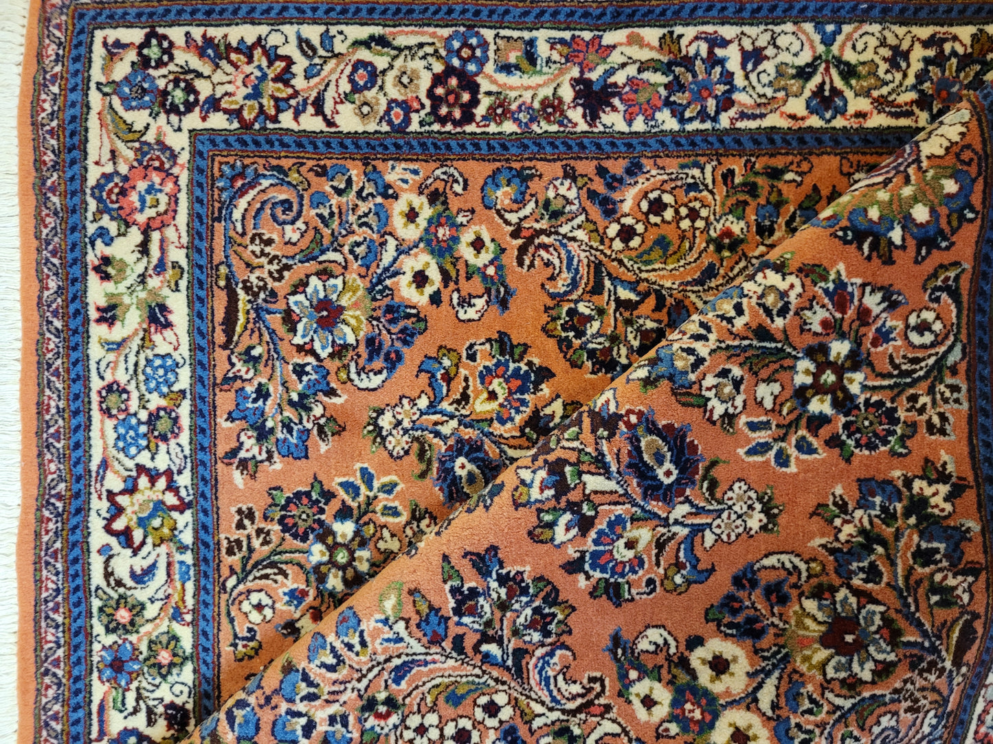 Sarough Teppich Korkwolle florales Medaillon feine Knüpfkunst