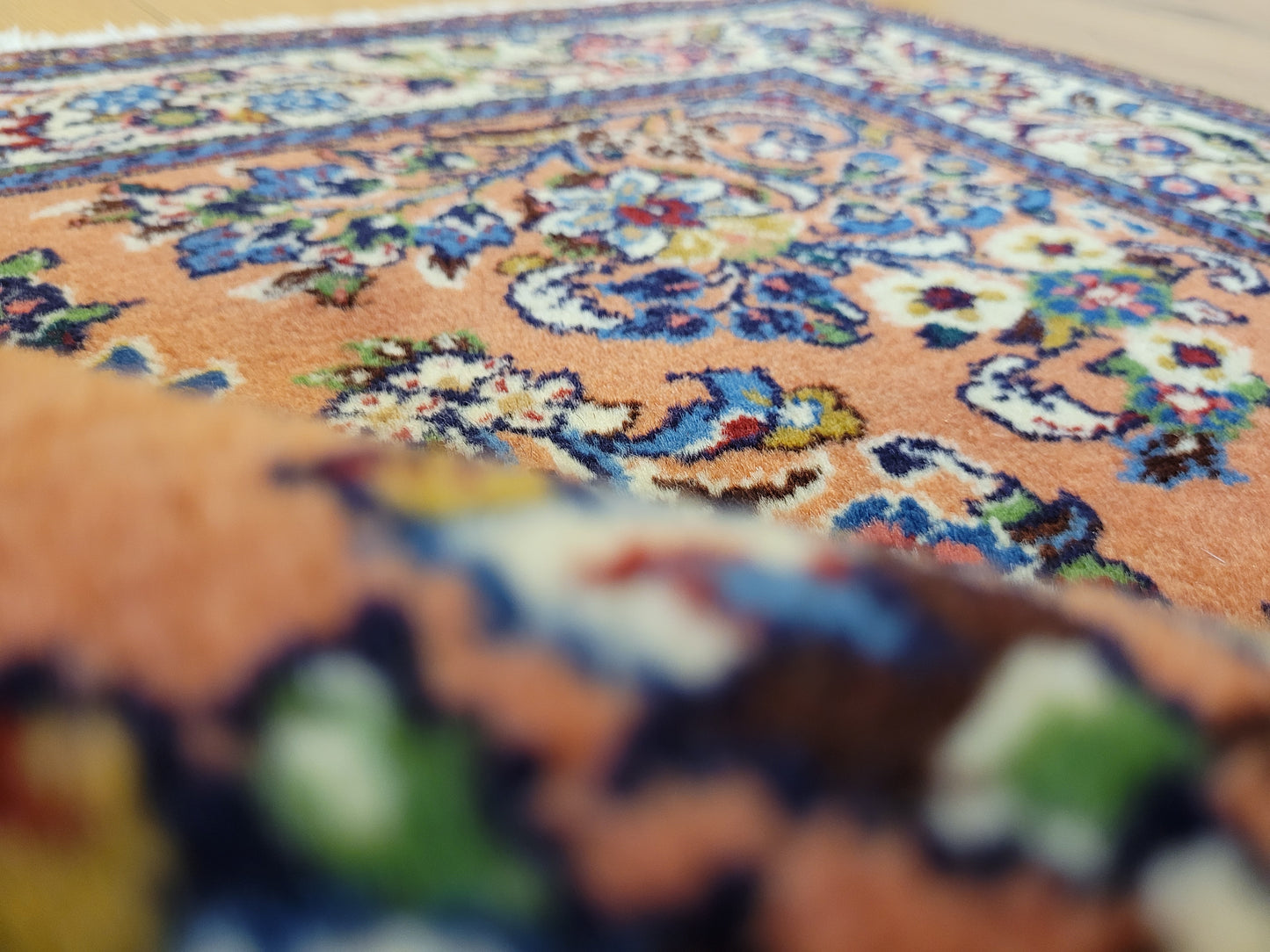 Sarough Teppich Korkwolle florales Medaillon feine Knüpfkunst