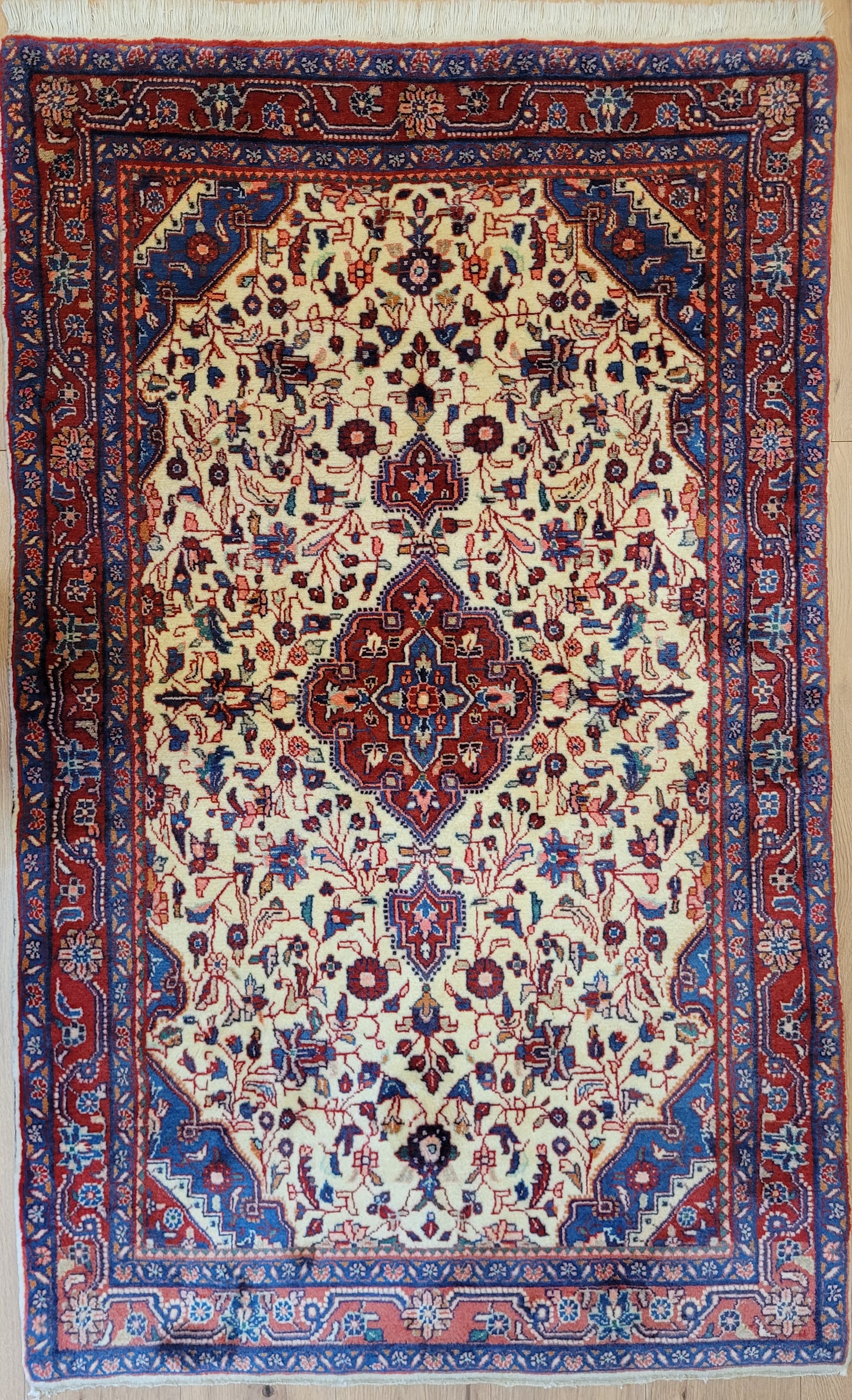 Ardebil Teppich Korkwolle florales Medaillon feine Knüpfkunst