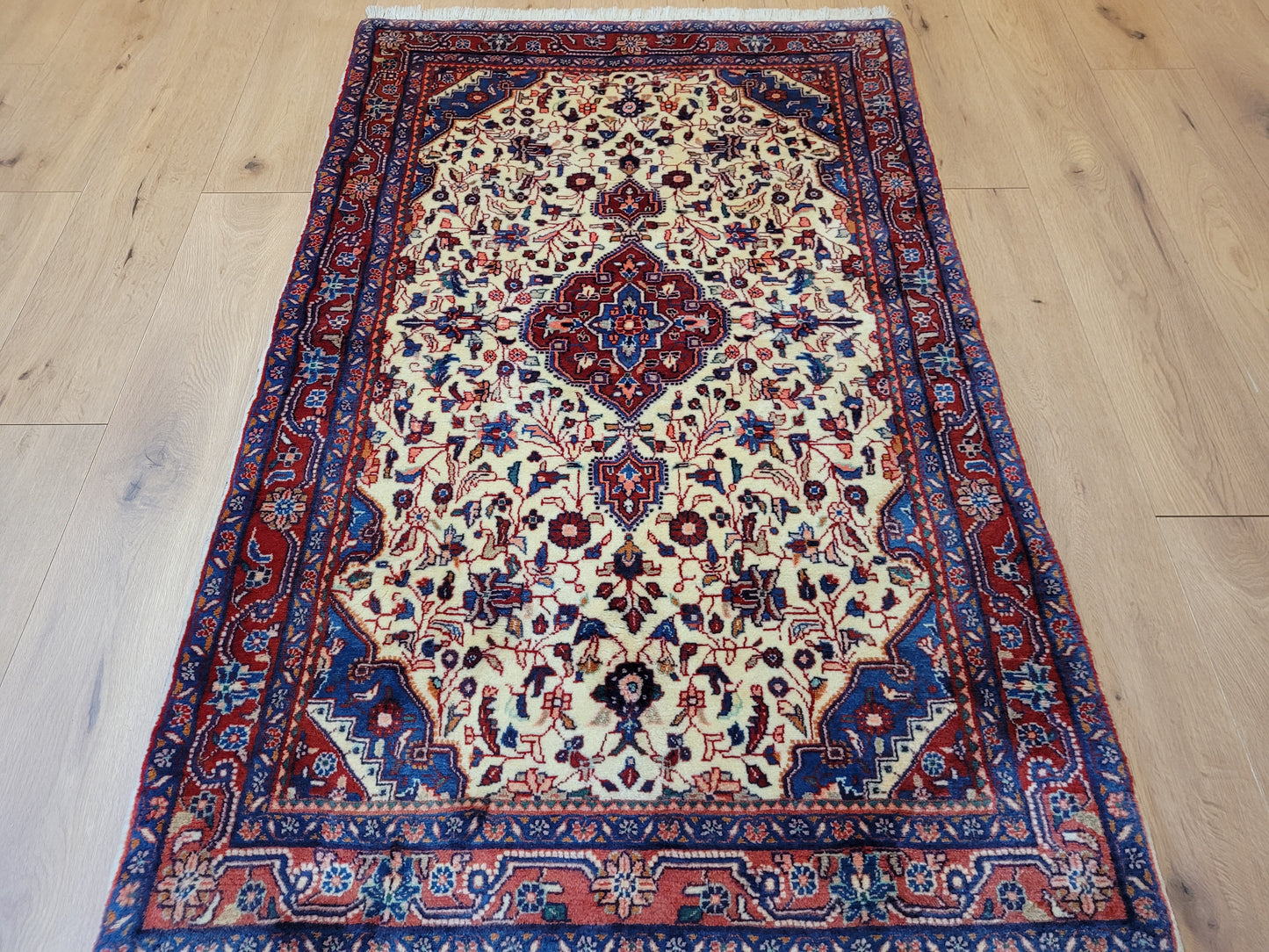 Ardebil Teppich Korkwolle florales Medaillon feine Knüpfkunst