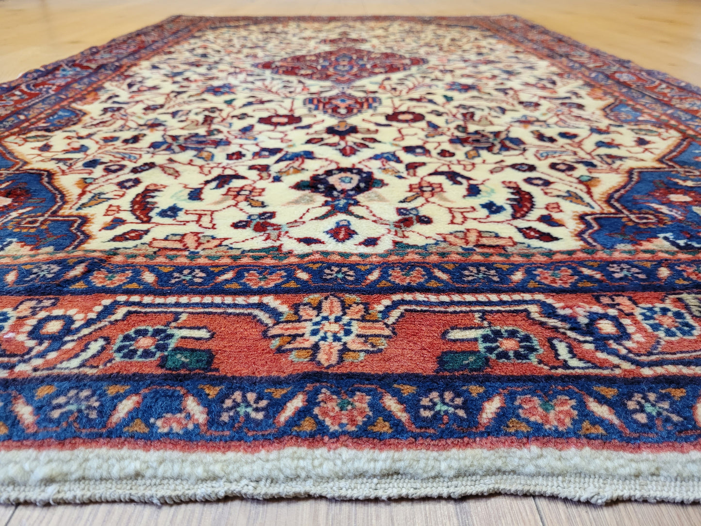 Ardebil Teppich Korkwolle florales Medaillon feine Knüpfkunst