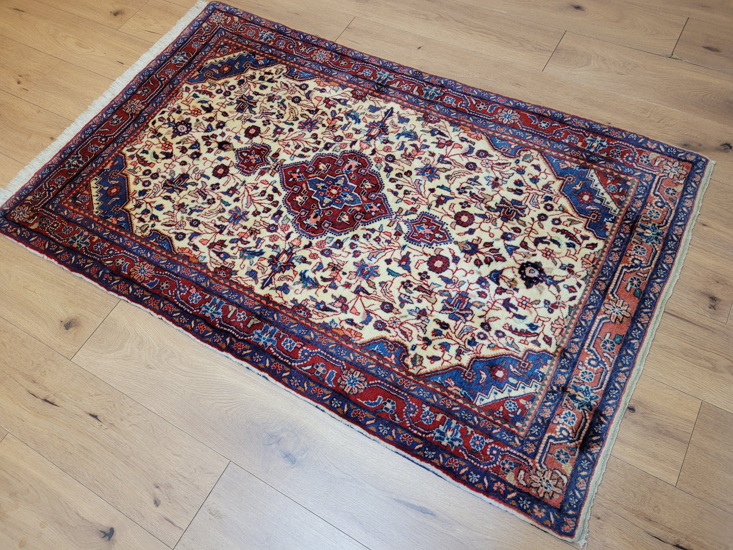 Ardebil Teppich Korkwolle florales Medaillon feine Knüpfkunst