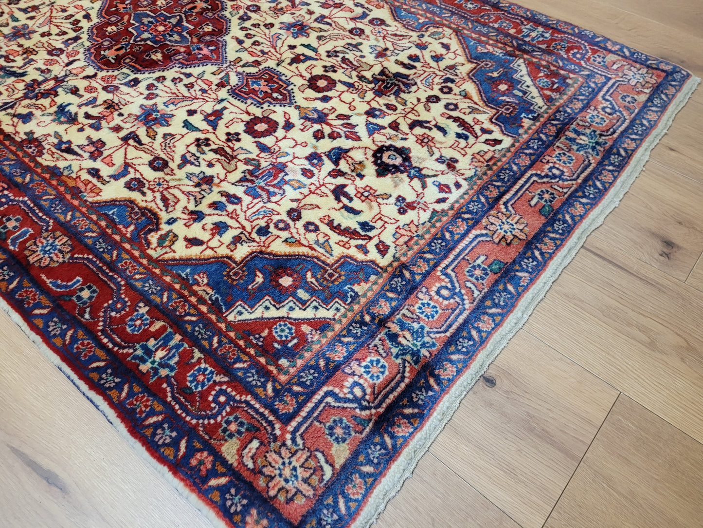 Ardebil Teppich Korkwolle florales Medaillon feine Knüpfkunst