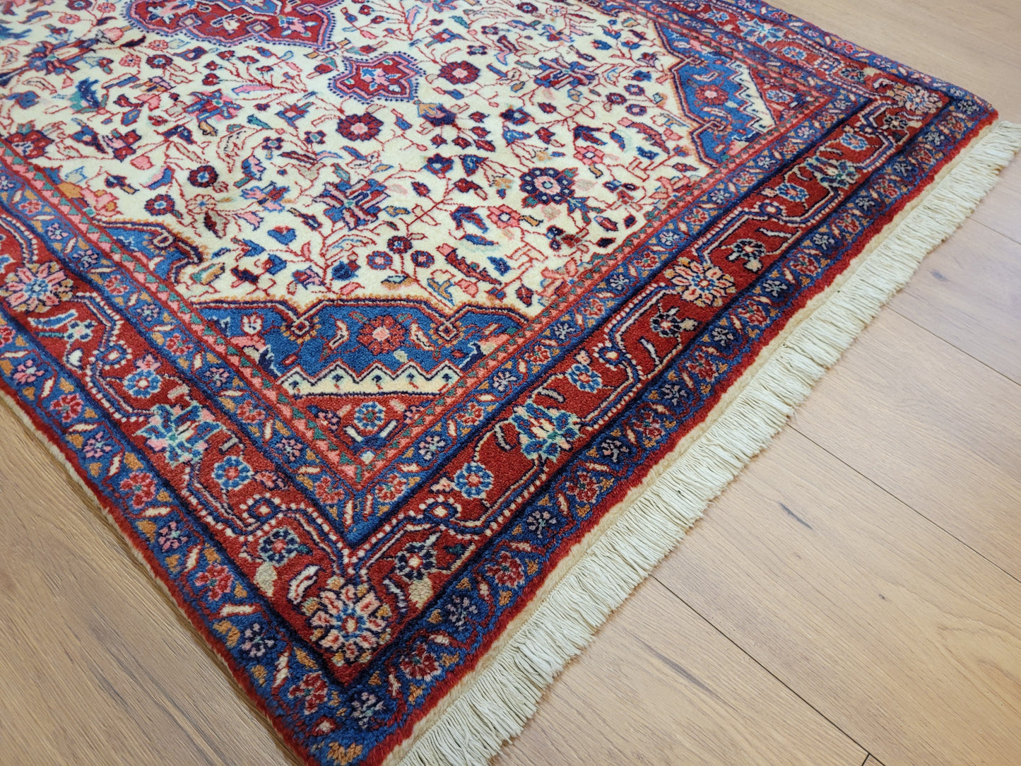 Ardebil Teppich Korkwolle florales Medaillon feine Knüpfkunst