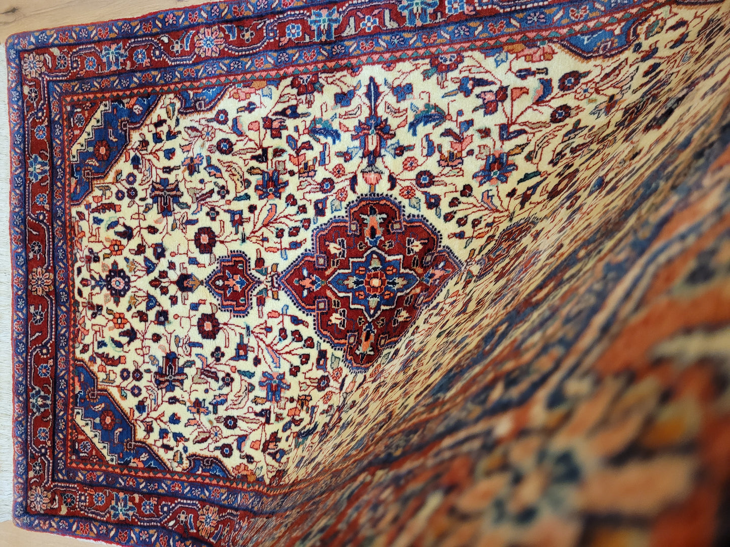 Ardebil Teppich Korkwolle florales Medaillon feine Knüpfkunst