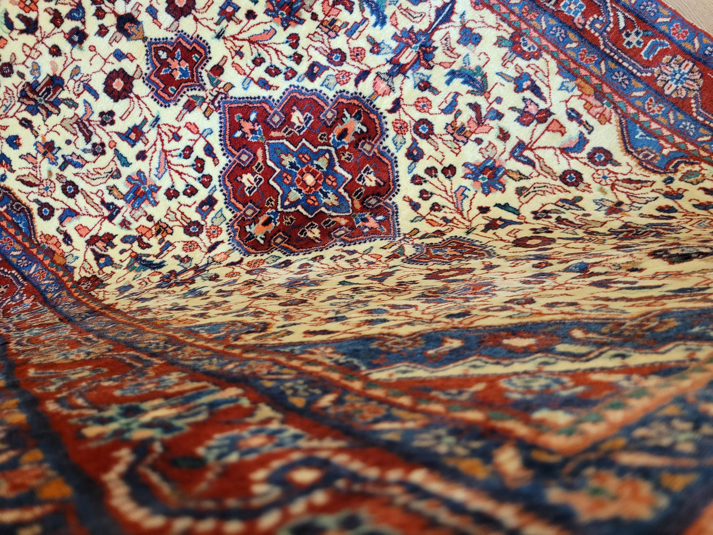 Ardebil Teppich Korkwolle florales Medaillon feine Knüpfkunst