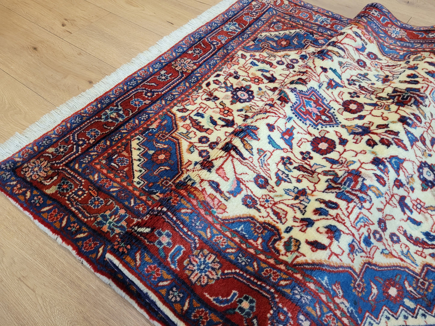 Ardebil Teppich Korkwolle florales Medaillon feine Knüpfkunst