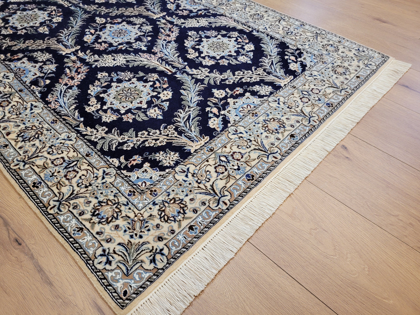 Nain Teppich Korkwolle mit Seide feine Knüpfkunst