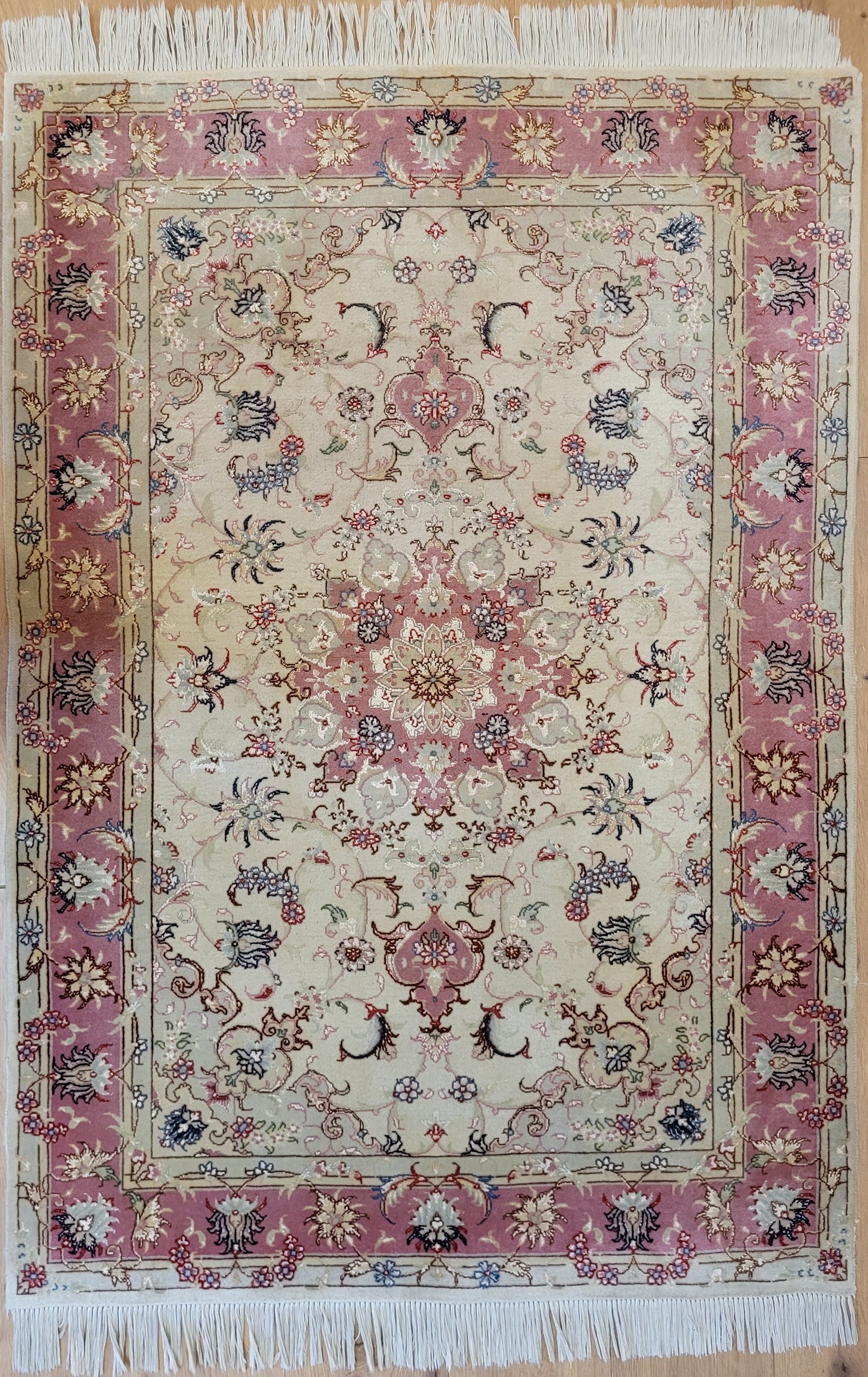 Täbriz Teppich Korkwolle mit Seide florales Medaillon feine Knüpfkunst