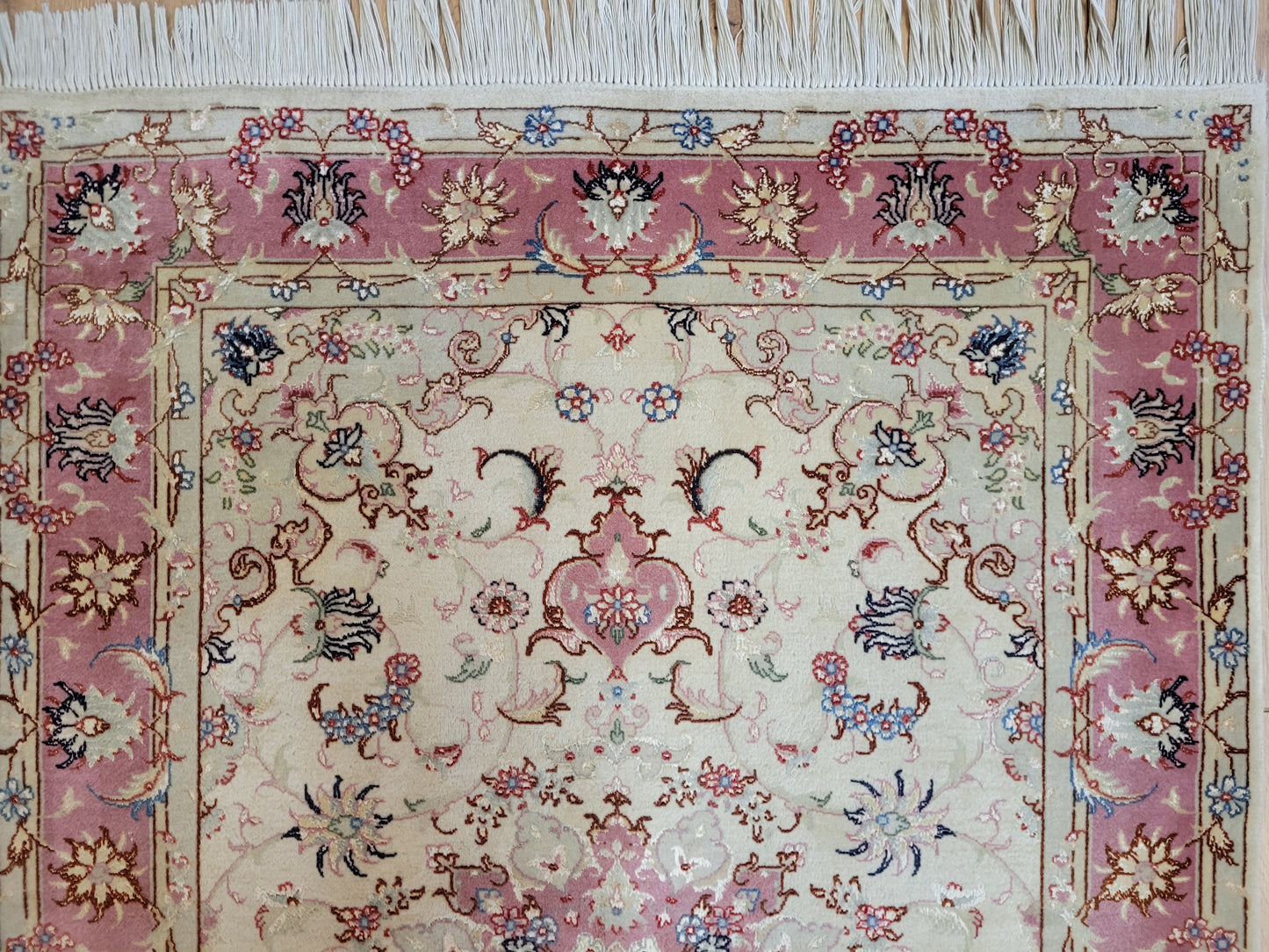 Täbriz Teppich Korkwolle mit Seide florales Medaillon feine Knüpfkunst