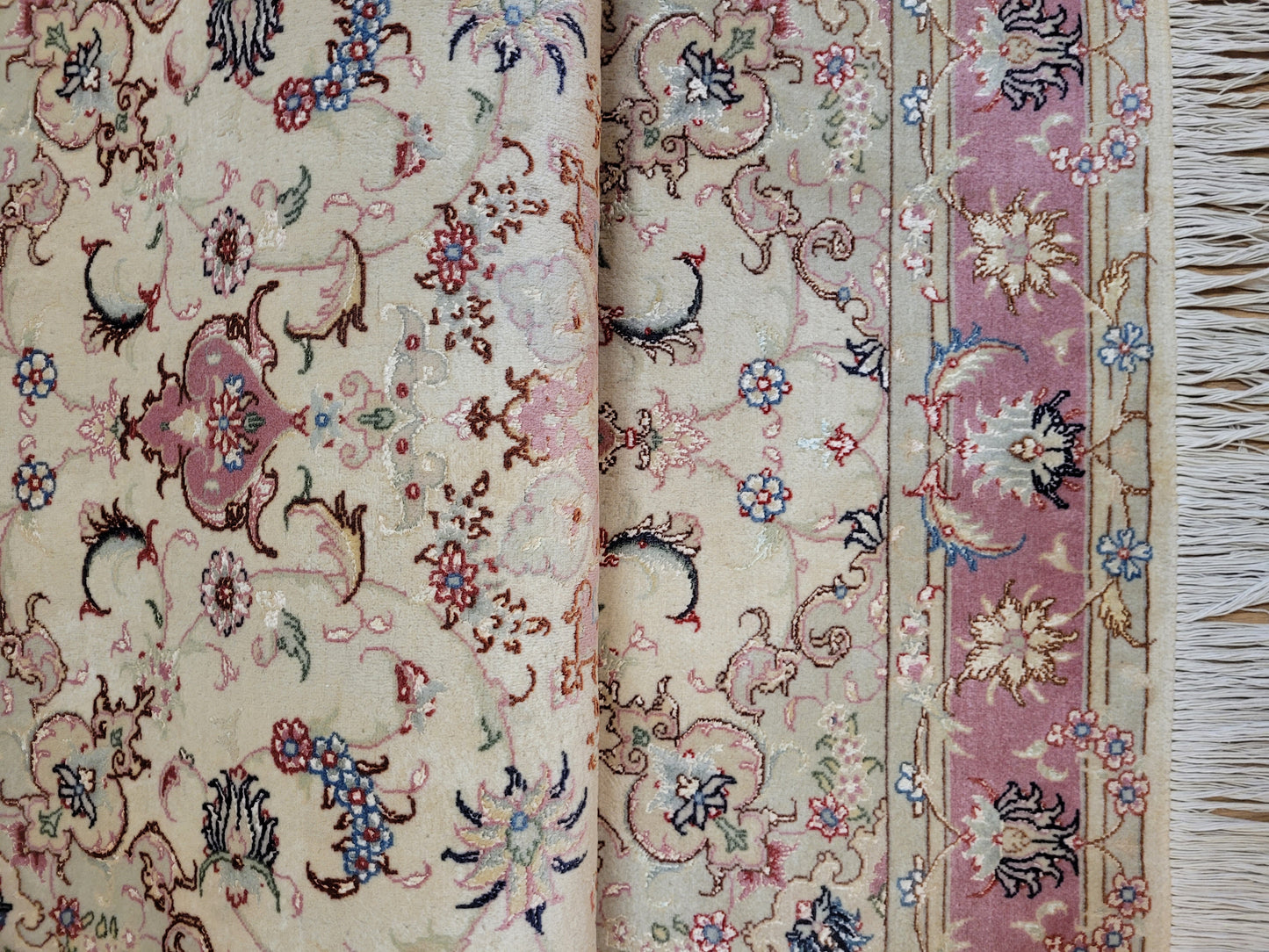 Täbriz Teppich Korkwolle mit Seide florales Medaillon feine Knüpfkunst