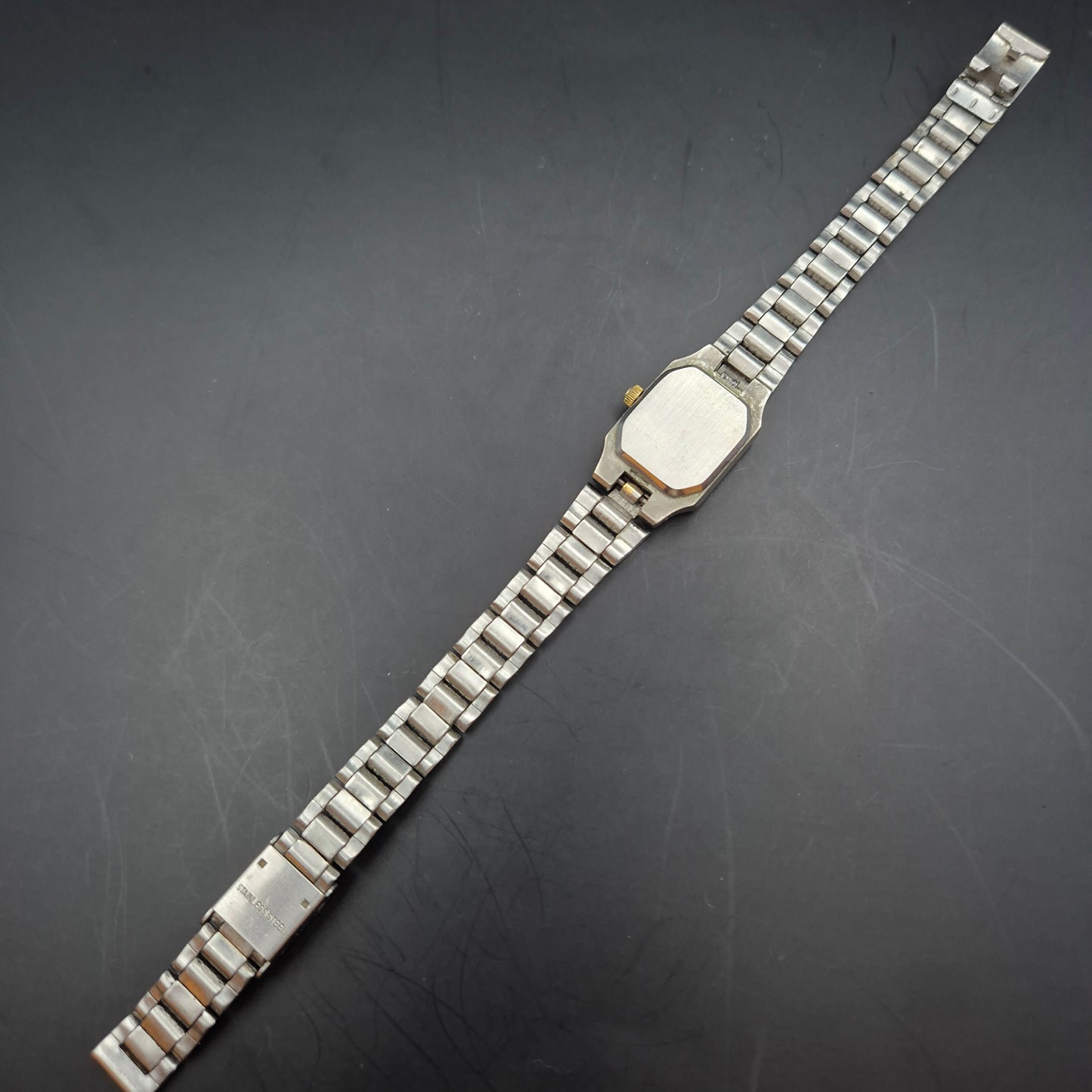 Elegante H&W Damen Uhr – Zweifarbige Vintage-Optik mit Goldakzenten