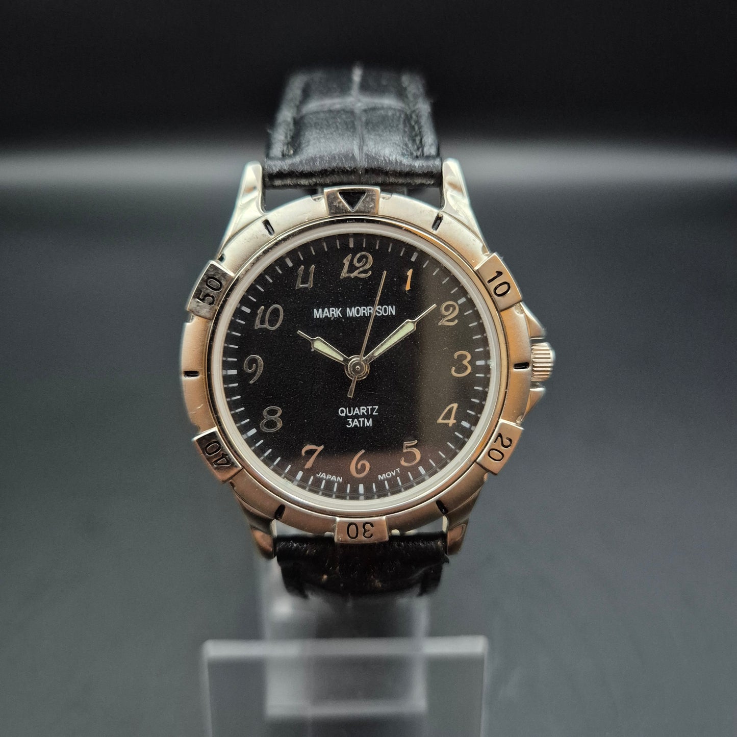 Mark Morrison Herren Uhr – Schwarzes Zifferblatt & sportliche Lünette