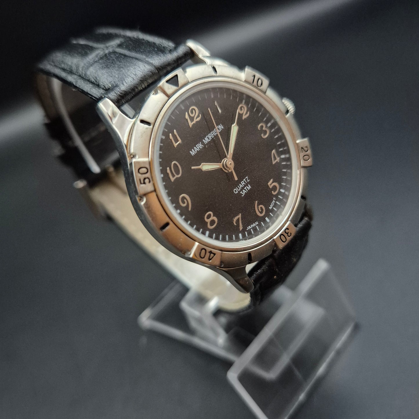 Mark Morrison Herren Uhr – Schwarzes Zifferblatt & sportliche Lünette