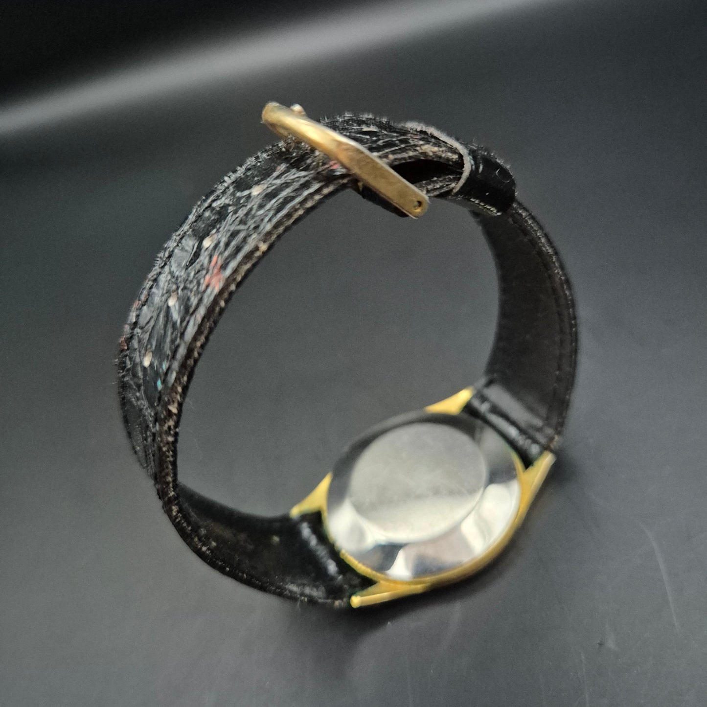 Topol Herren Uhr – Vintage Quarzdesign in Gold-Schwarz (defekt)