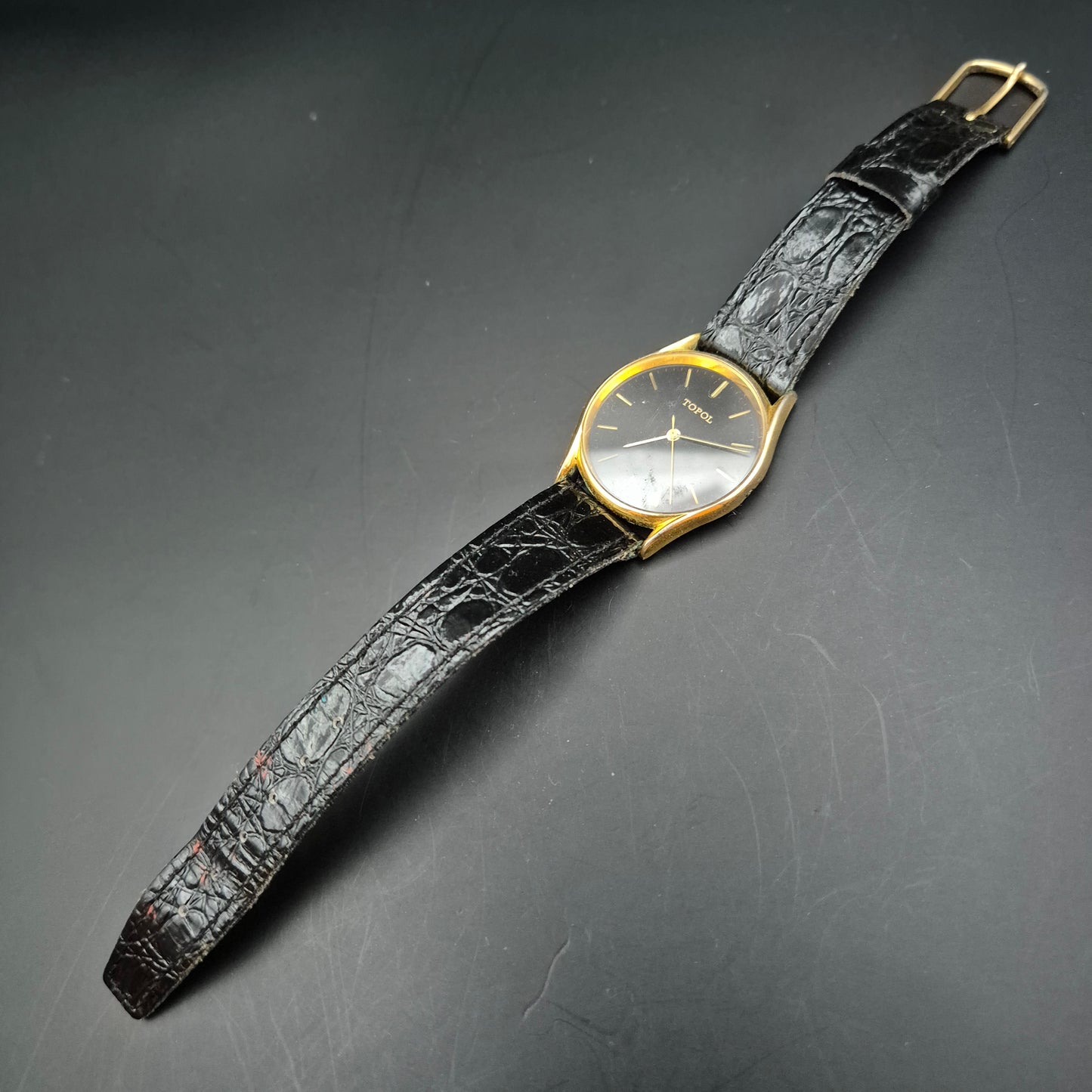 Topol Herren Uhr – Vintage Quarzdesign in Gold-Schwarz (defekt)