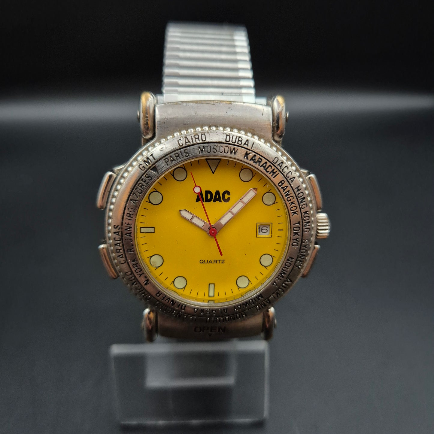 Seltene ADAC Herren Uhr – Gelbes Zifferblatt mit Kompass und Weltzeit