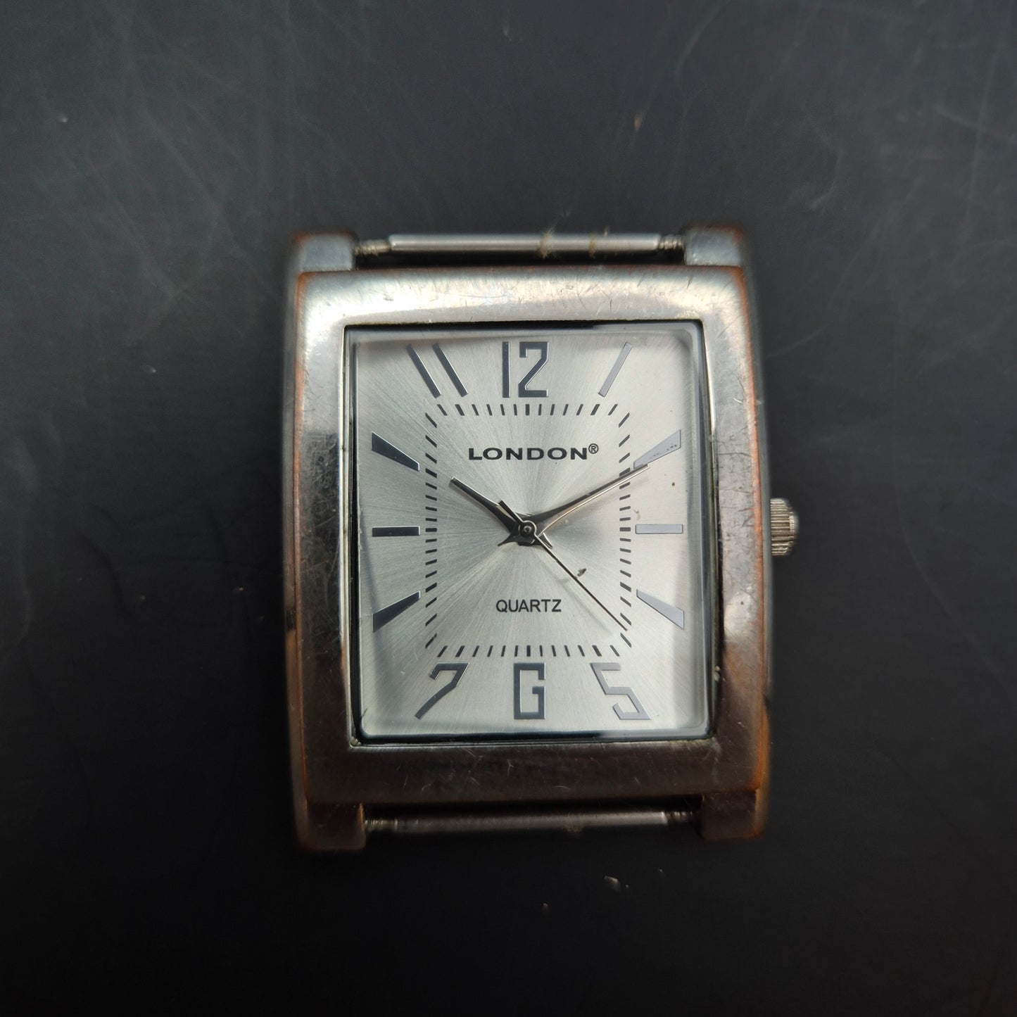 London Herren Uhr – Rechteckiges Gehäuse im Retro-Stil (ohne Armband)