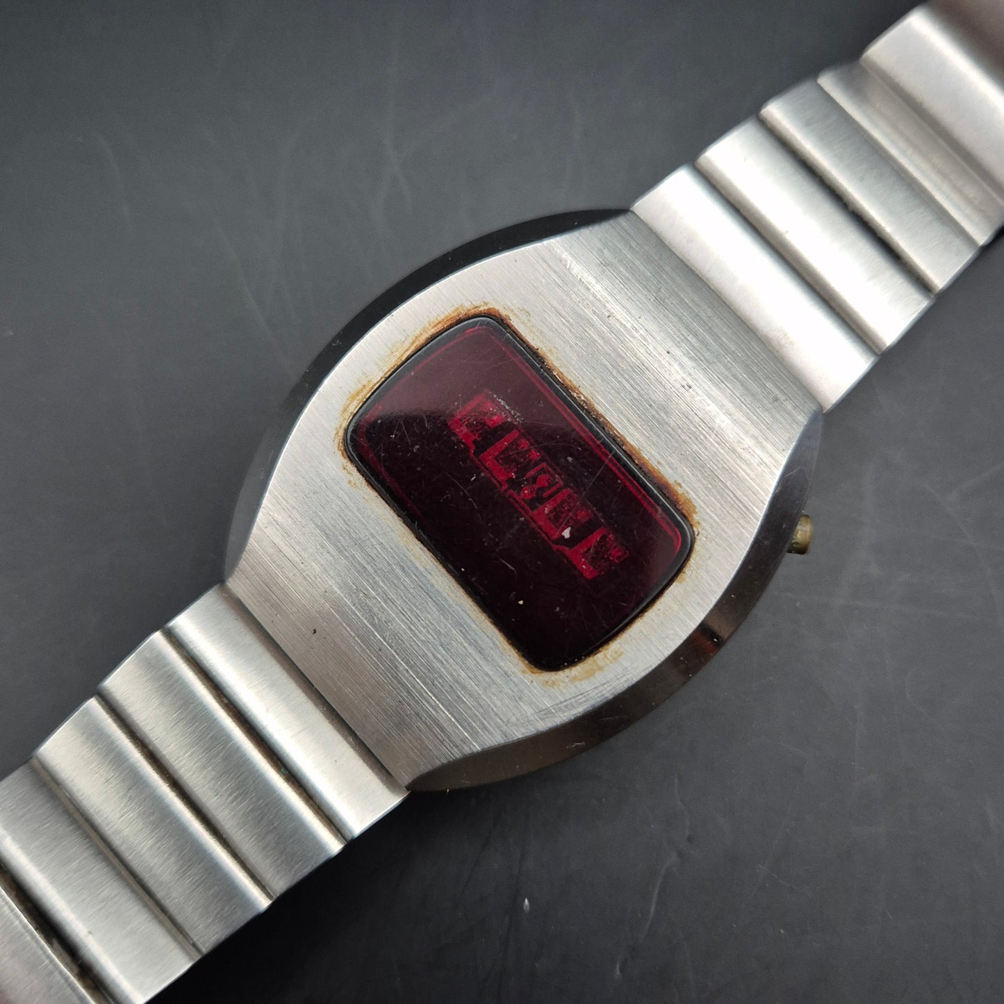 Retro LED Digital Herren Uhr – Edelstahlgehäuse mit Vintage-Charme