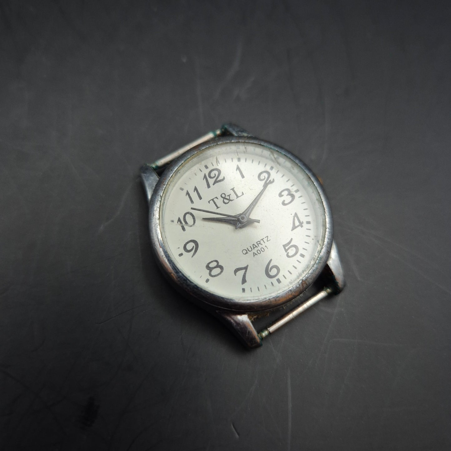 Schlichte T&L Herren Uhr – Klassisches Design mit Quarzwerk