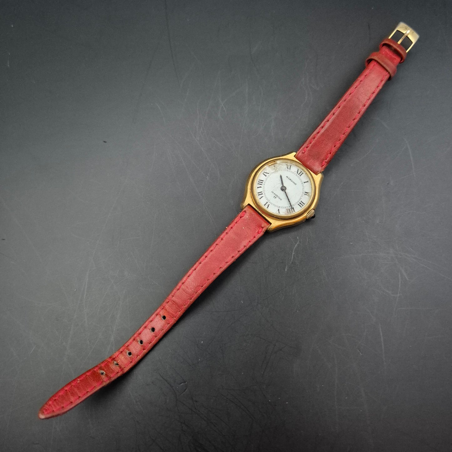 Norvina Damen Uhr – Incabloc 17 Jewels mit rotem Lederarmband