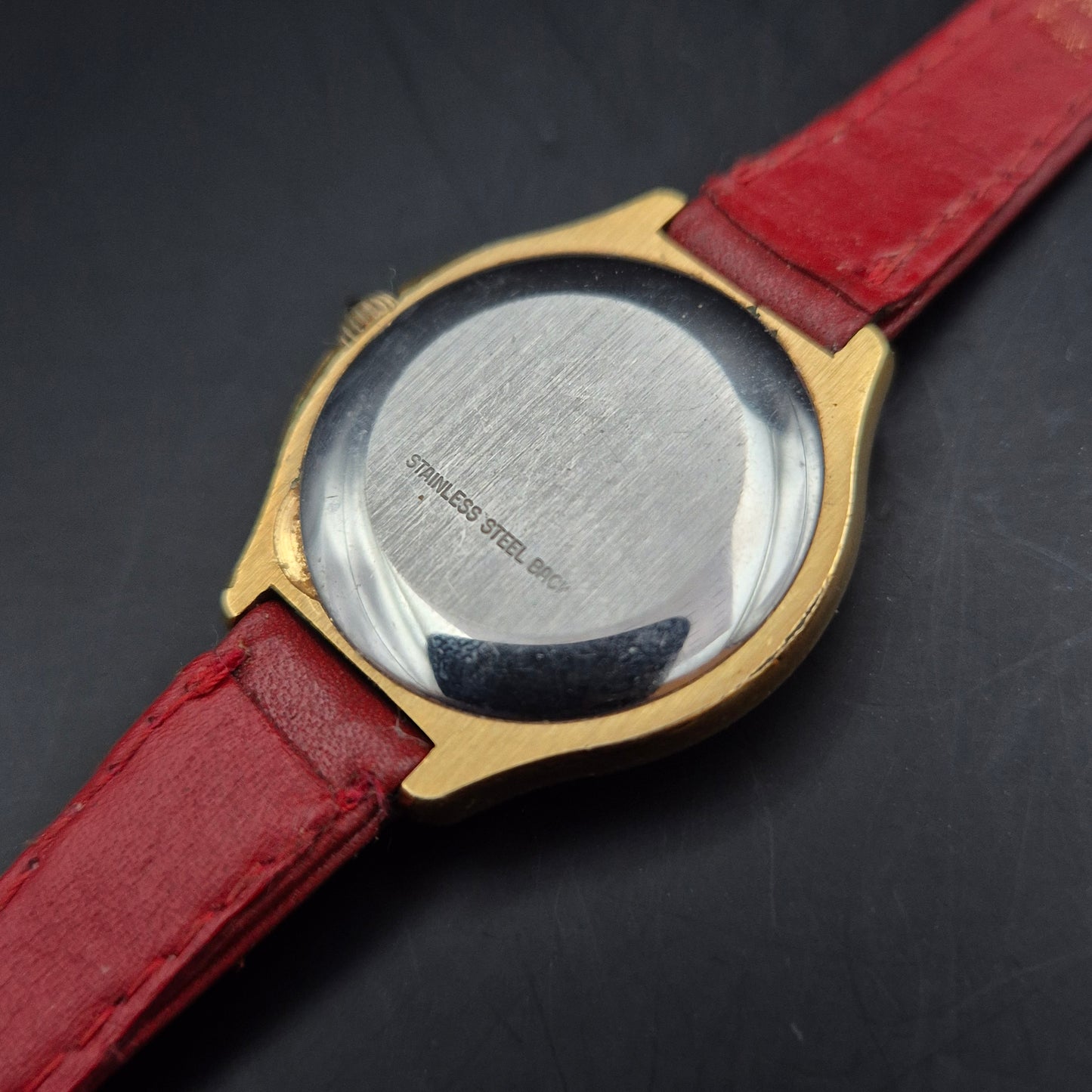 Norvina Damen Uhr – Incabloc 17 Jewels mit rotem Lederarmband