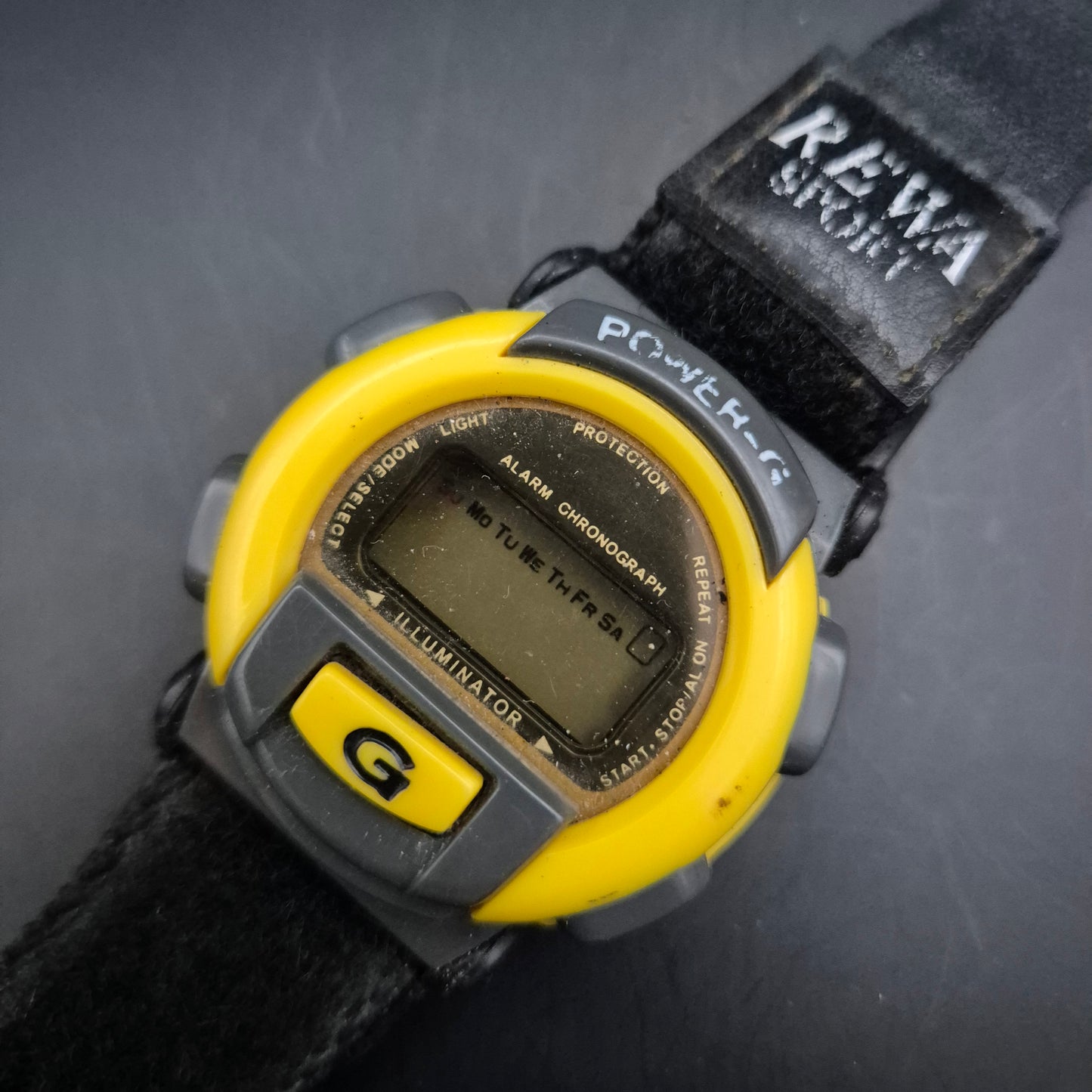 Power-G Herren Uhr – Digitale Sportuhr mit gelbem Gehäuse