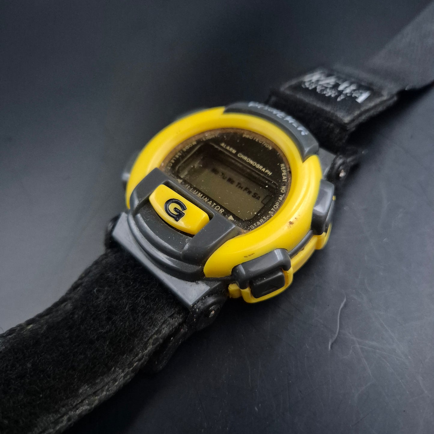 Power-G Herren Uhr – Digitale Sportuhr mit gelbem Gehäuse