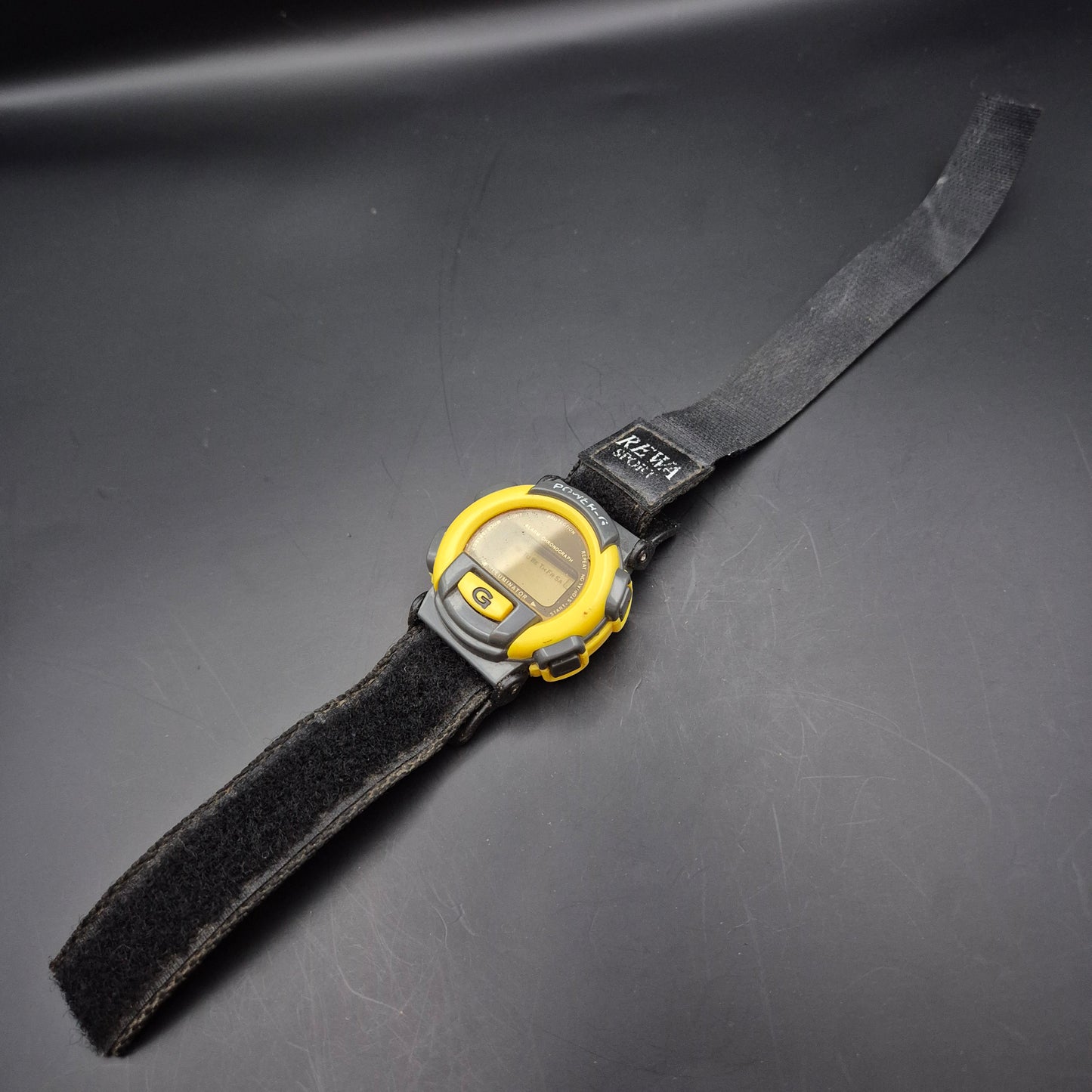 Power-G Herren Uhr – Digitale Sportuhr mit gelbem Gehäuse