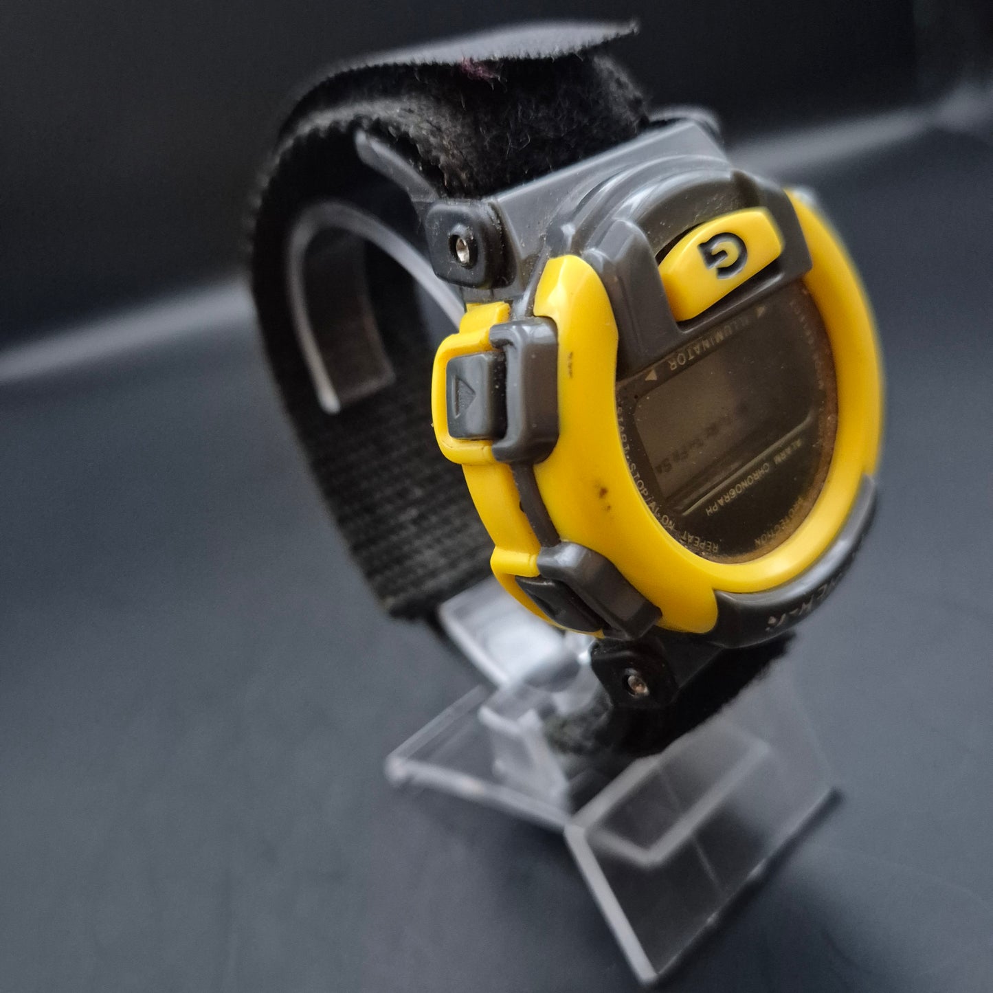 Power-G Herren Uhr – Digitale Sportuhr mit gelbem Gehäuse