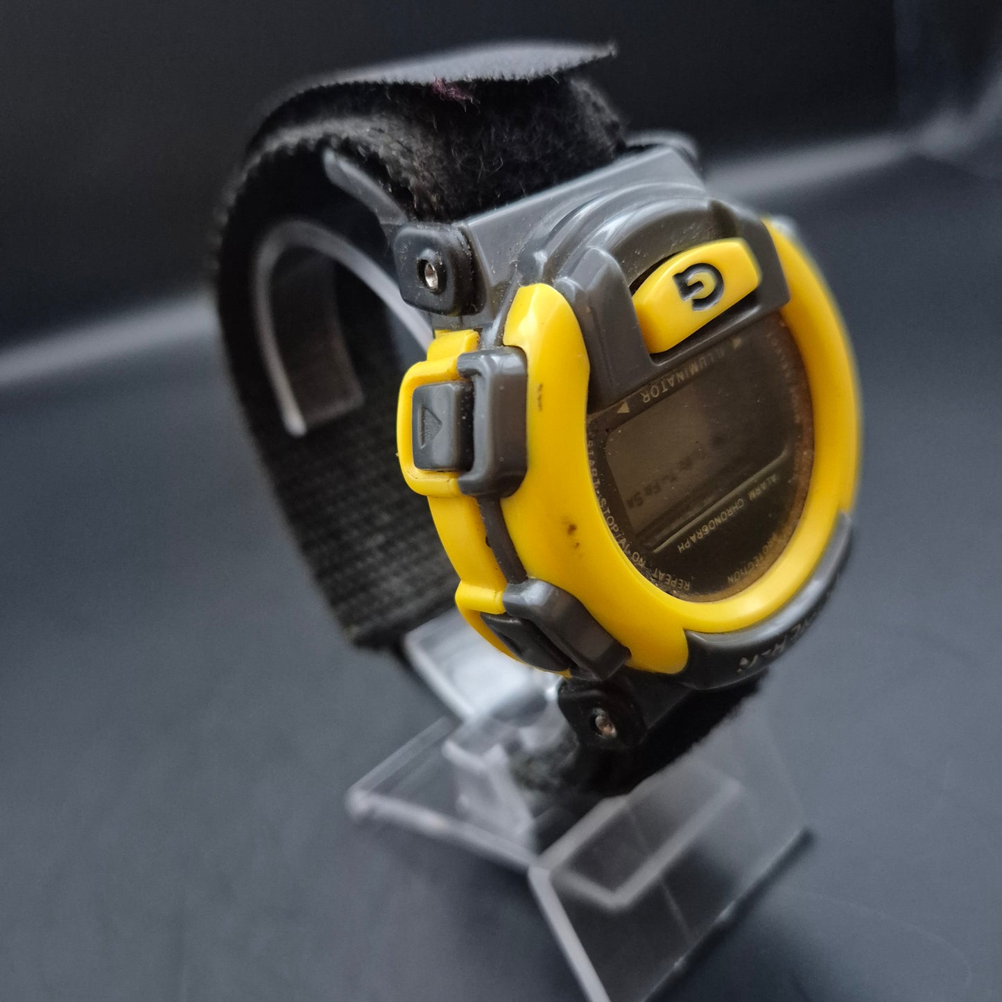 Power-G Herren Uhr – Digitale Sportuhr mit gelbem Gehäuse