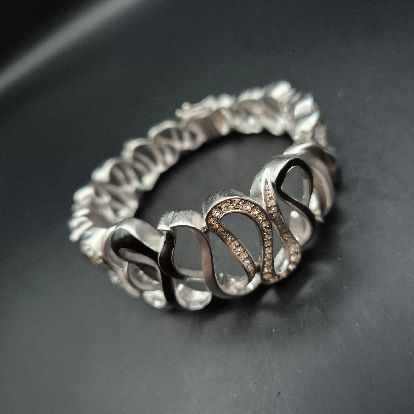 Elegantes Damen Armband – Silberfarben mit Strassbesatz