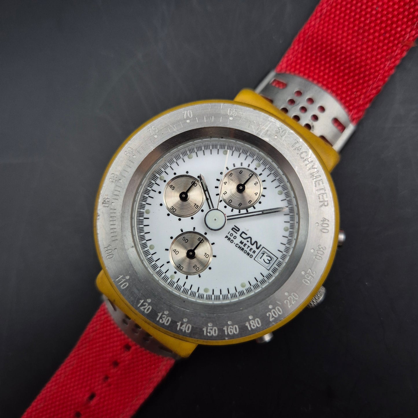 2CAN Herren Uhr – Sportlicher Chronograph mit rotem Armband