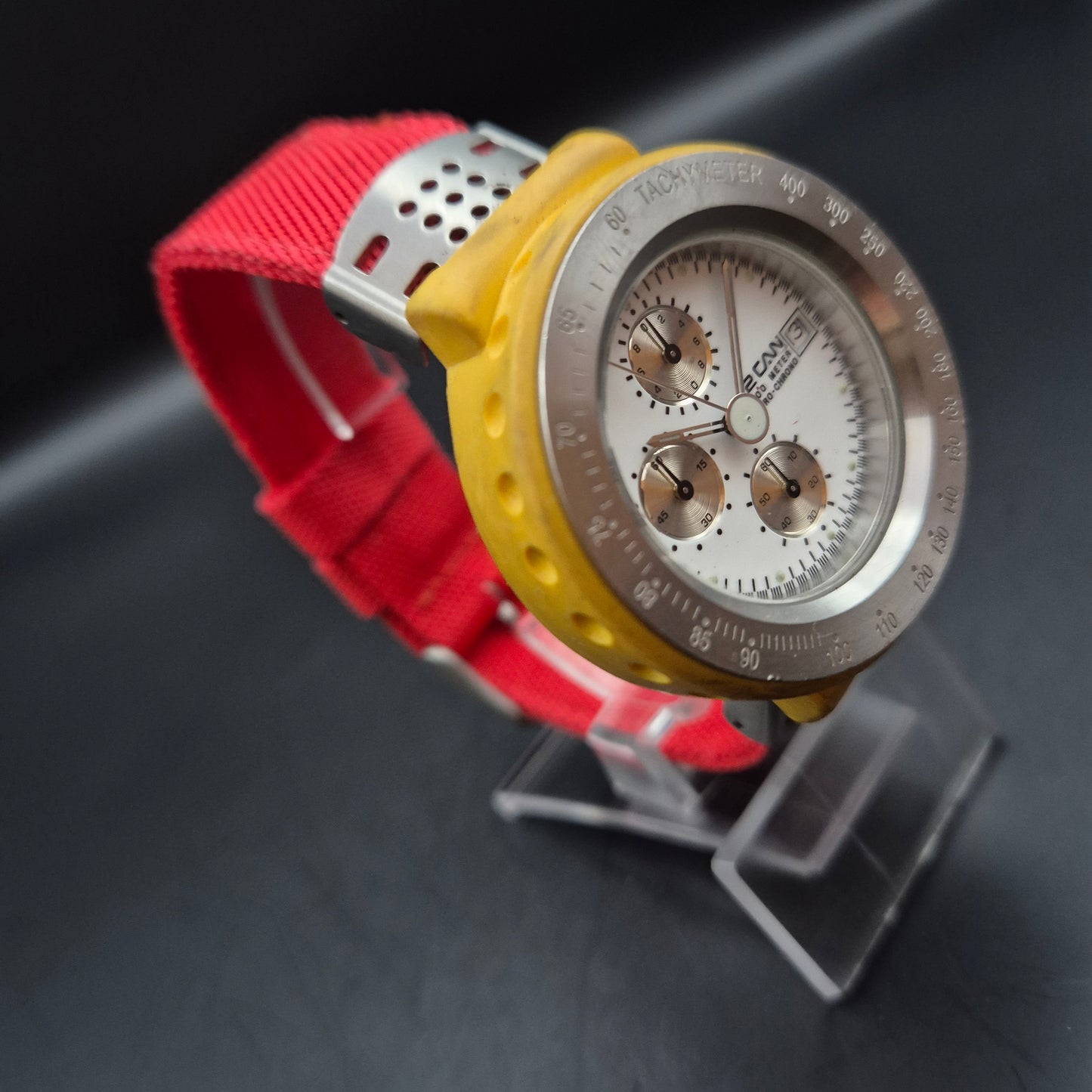 2CAN Herren Uhr – Sportlicher Chronograph mit rotem Armband